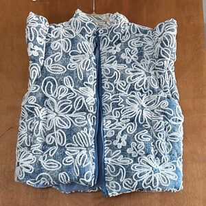 Main Strip Blue and White Patterned Top